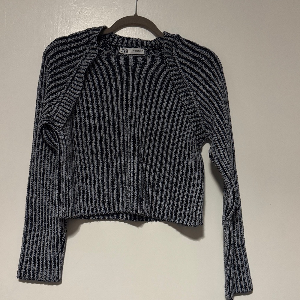 ❤️ 2/$20 Zara Women's Blue and Black Knit Sweater